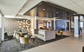 Holiday Inn Express & Suites - Nashville Metrocenter Downtown By Ihg